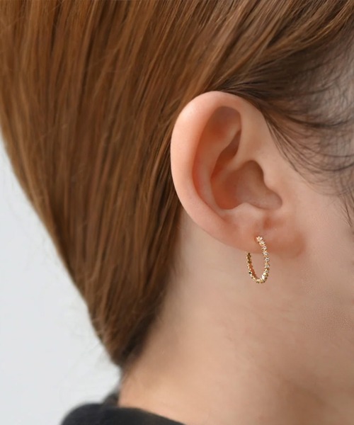sowi(ソーイ)の「K10YG ダイヤモンド スターダスト フープピアス(L)(ピアス(両耳用)・レディース・ゴールド・フリ-)」の3枚目の写真