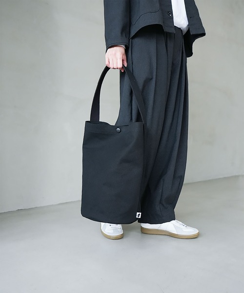 uil [aul]（アウル）の「Emmer ONE SHOULDER BAG（ハンドバッグ・レディース・Black/キナリ・FREE）」の6枚目の写真