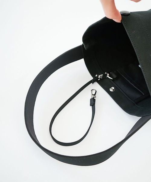 uil [aul]（アウル）の「Emmer ONE SHOULDER BAG（ハンドバッグ・レディース・Black/キナリ・FREE）」の10枚目の写真