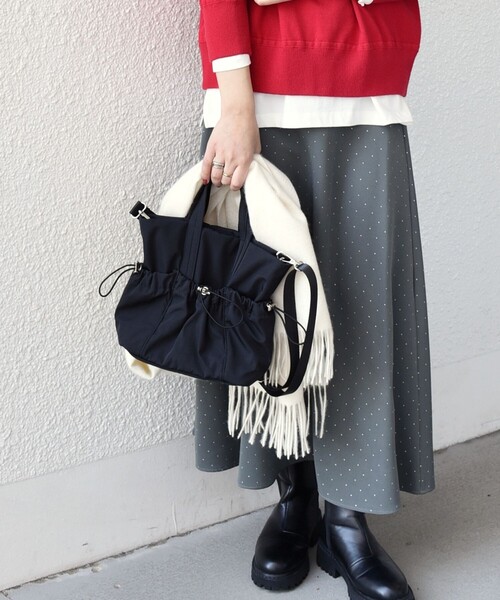 SHIPS Colors（シップス カラーズ）の「SHIPS Colors:ナイロン ギャザー ミニ トートバッグ◇（ショルダーバッグ・レディース・ブラック/ナチュラル/ブルー・ONE SIZE）」の2枚目の写真