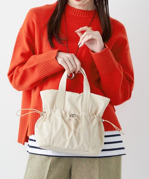 SHIPS Colors(シップス カラーズ)の「SHIPS Colors:ナイロン ギャザー ミニ トートバッグ◇(ショルダーバッグ・レディース・ブラック/ナチュラル/ブルー/キャメル・ONE SIZE)」の17枚目の写真