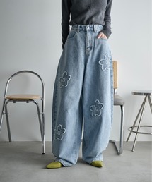 THE YOn | フラワーモチーフカーブバレルパンツ(デニムパンツ)
