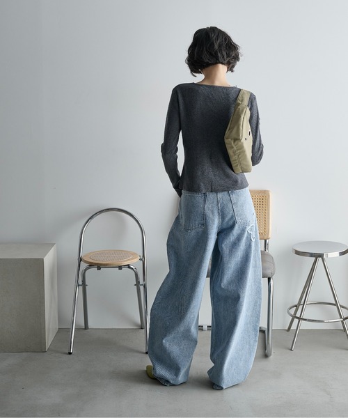 THE YOn（ザヨン）の「フラワーモチーフカーブバレルパンツ（デニムパンツ・レディース・アイボリー/ライトブルー・M/S）」の16枚目の写真