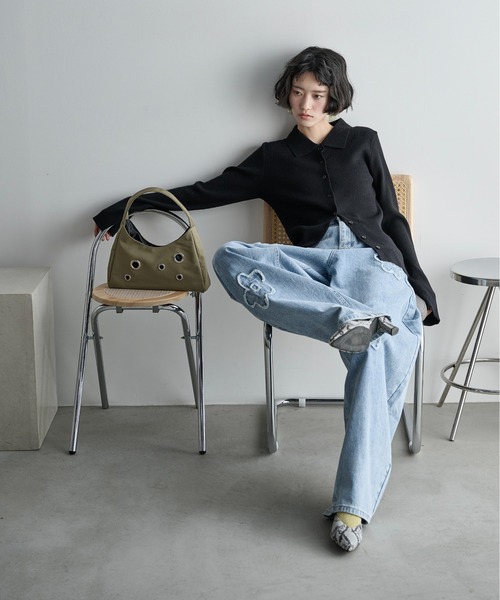 THE YOn（ザヨン）の「フラワーモチーフカーブバレルパンツ（デニムパンツ・レディース・アイボリー/ライトブルー・M/S）」の19枚目の写真