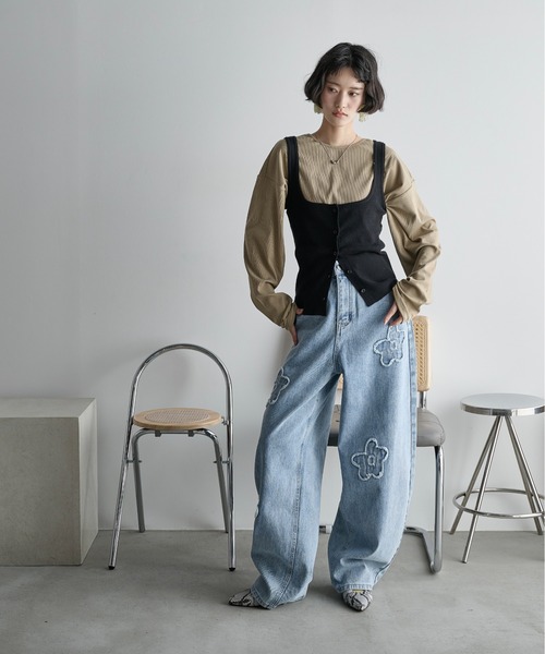 THE YOn（ザヨン）の「フラワーモチーフカーブバレルパンツ（デニムパンツ・レディース・アイボリー/ライトブルー・M/S）」の21枚目の写真