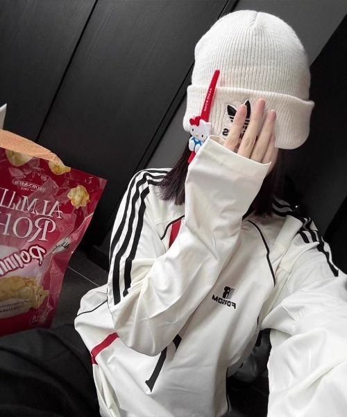 Ritzy(リッツィー)の「V ネック 長袖ゲームシャツ(スウェット・レディース・ホワイト・M/L)」の5枚目の写真