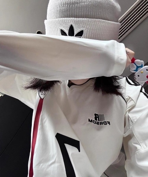 Ritzy(リッツィー)の「V ネック 長袖ゲームシャツ(スウェット・レディース・ホワイト・M/L)」の9枚目の写真