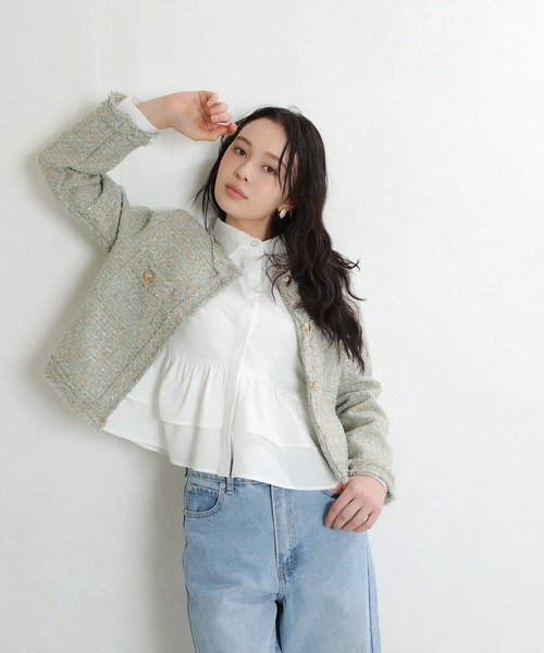 ASTORIA ODIER（アストリアオディール）の「ティアード裾フリルシャツ(ストライプ柄、無地)（シャツ/ブラウス・レディース・ホワイト/ホワイト×ブルー/サックスブルー・MEDIUM）」の2枚目の写真