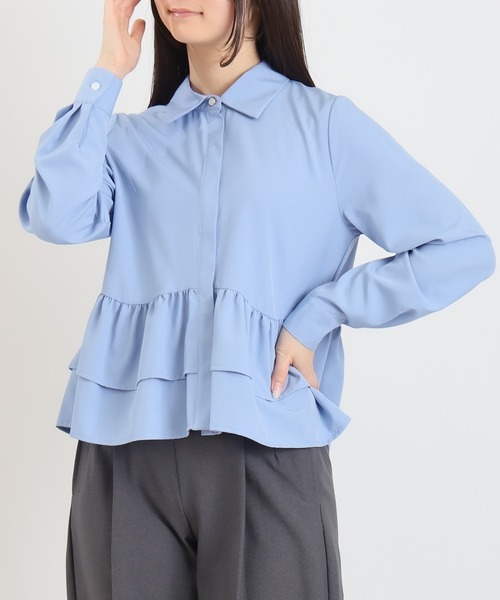 ASTORIA ODIER（アストリアオディール）の「ティアード裾フリルシャツ(ストライプ柄、無地)（シャツ/ブラウス・レディース・ホワイト/ホワイト×ブルー/サックスブルー・MEDIUM）」の3枚目の写真