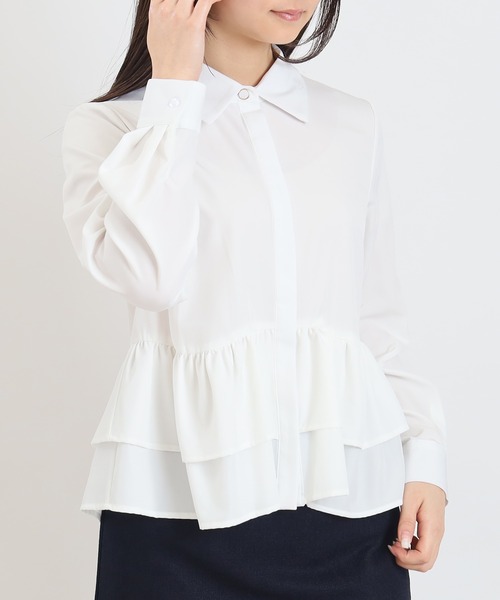 ASTORIA ODIER（アストリアオディール）の「ティアード裾フリルシャツ(ストライプ柄、無地)（シャツ/ブラウス・レディース・ホワイト/ホワイト×ブルー/サックスブルー・MEDIUM）」の12枚目の写真