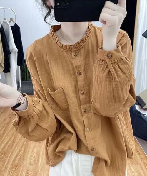 Flugge(フラッジー)の「フリルネックカジュアルシャツ(シャツ/ブラウス・レディース・ブラウン/パープル・LARGE/MEDIUM)」の2枚目の写真