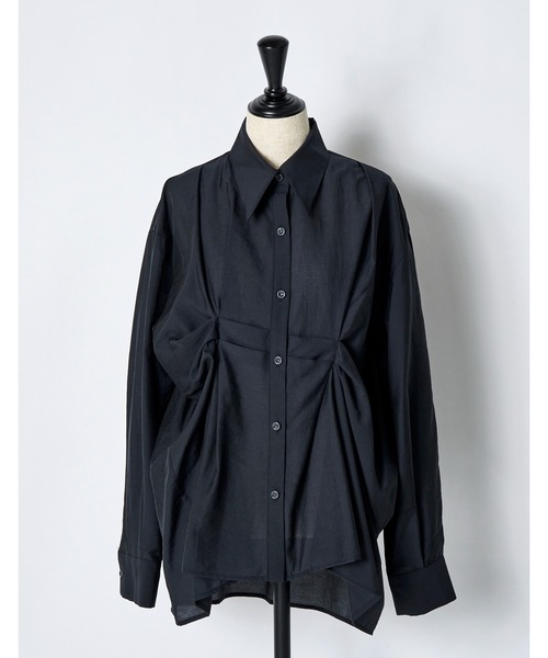 RUMCHE(ラムシェ)の「Sheer Layered Tuck Shirt / シアーレイヤードタックシャツ(シャツ/ブラウス・レディース・ネイビー・FREE)」の8枚目の写真