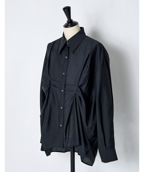 RUMCHE(ラムシェ)の「Sheer Layered Tuck Shirt / シアーレイヤードタックシャツ(シャツ/ブラウス・レディース・ネイビー・FREE)」の7枚目の写真