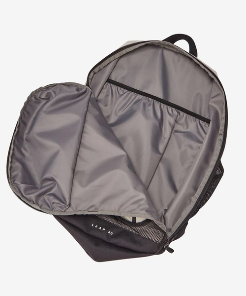 THE NORTH FACE(ザノースフェイス)の「THE NORTH FACE/ザ・ノース・フェイス バックパック LEAP 30 NM62610(バックパック/リュック・メンズ・ブラック/ホワイト・FREE)」の4枚目の写真