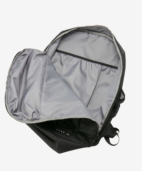 THE NORTH FACE(ザノースフェイス)の「THE NORTH FACE/ザ・ノース・フェイス バックパック LEAP 30 NM62610(バックパック/リュック・メンズ・ブラック/ホワイト・FREE)」の5枚目の写真