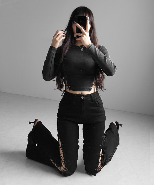 me+em select(ミームセレクト)の「【 2color 】ヴィンテージサイドレースアップカットアウトショートロンT / vintage side lace up cutout short long sleeve T-shirts(Tシャツ/カットソー・レディース・ブラック/ライトグレー・FREE)」の19枚目の写真