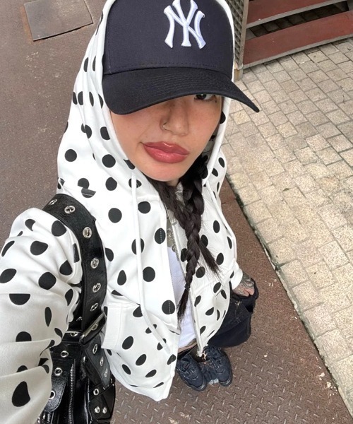 SHEENA(シーナ)の「ドットダブルジップショート丈パーカー(パーカー・レディース・ホワイト・M)」の15枚目の写真