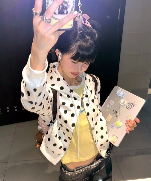 SHEENA(シーナ)の「ドットダブルジップショート丈パーカー(パーカー・レディース・ホワイト・M)」の6枚目の写真