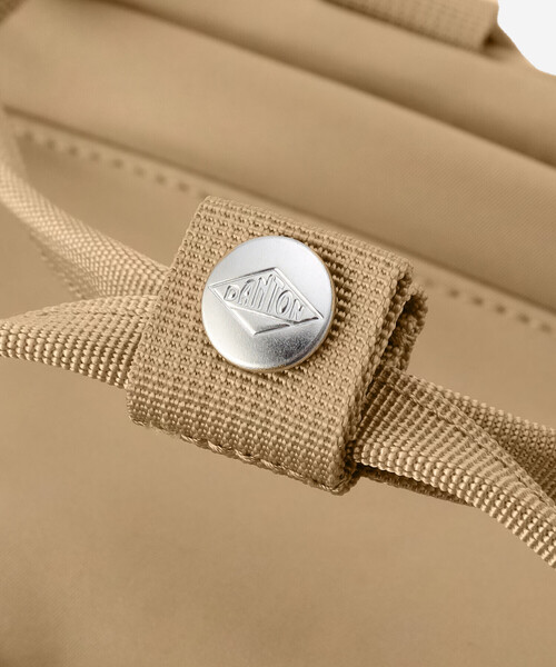 DANTON(ダントン)の「DANTON | バックパック RIVOLI 15 UNISEX(バックパック/リュック・レディース・ベージュ/ブラック・-)」の6枚目の写真