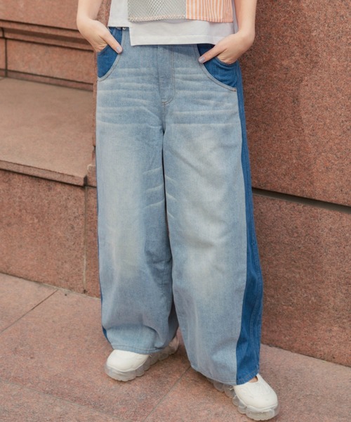 AULA AILA（アウラアイラ）の「AULA AILA/アウラアイラ/別注コクーンシルエットデニムパンツ（デニムパンツ・レディース・ブラック/ブルー・1/0）」の2枚目の写真