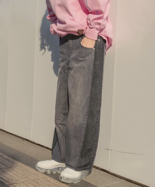 AULA AILA（アウラアイラ）の「AULA AILA/アウラアイラ/別注コクーンシルエットデニムパンツ（デニムパンツ・レディース・ブラック/ブルー・1/0）」の3枚目の写真