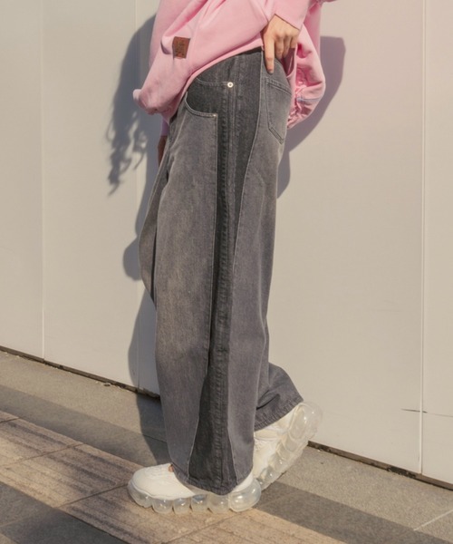 AULA AILA（アウラアイラ）の「AULA AILA/アウラアイラ/別注コクーンシルエットデニムパンツ（デニムパンツ・レディース・ブラック/ブルー・1/0）」の4枚目の写真