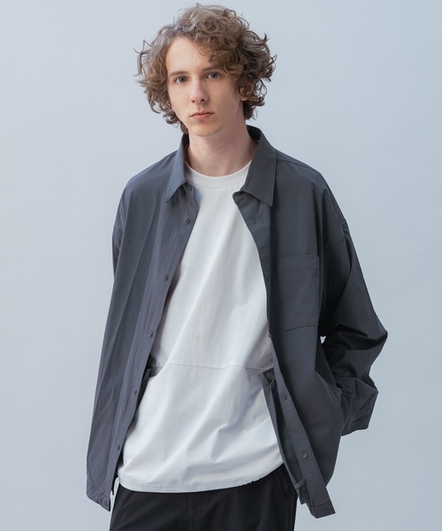 +phenix(プラスフェニックス)の「+phenix(プラスフェニックス) AIRFLOW COACH SHIRT JACKET / エアフロー コーチ シャツジャケット(シャツ/ブラウス・メンズ・ブラック/ホワイト/チャコール・XL/L/M)」の3枚目の写真