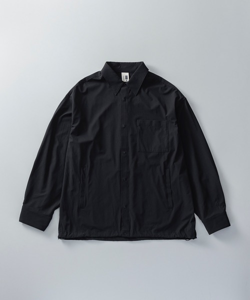 +phenix(プラスフェニックス)の「+phenix(プラスフェニックス) AIRFLOW COACH SHIRT JACKET / エアフロー コーチ シャツジャケット(シャツ/ブラウス・メンズ・ブラック/ホワイト/チャコール・XL/L/M)」の2枚目の写真
