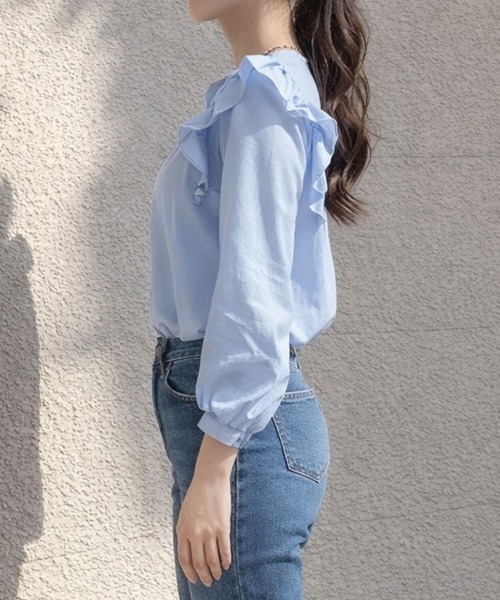 SallyLunn(サリーラン)の「Vネックフリルショルダーブラウス(シャツ/ブラウス・レディース・ブルー・MEDIUM/LARGE)」の5枚目の写真