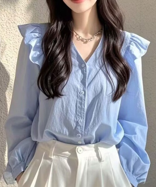 SallyLunn(サリーラン)の「Vネックフリルショルダーブラウス(シャツ/ブラウス・レディース・ブルー・MEDIUM/LARGE)」の3枚目の写真