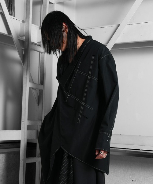 Ruze(ルゼ)の「Asymmetry white stitch pullover shirt /アシンメトリー ホワイトステッチ プルオーバー シャツ(シャツ/ブラウス・メンズ・ブラック・FREE)」の19枚目の写真