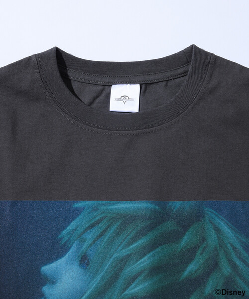 FREAK'S STORE(フリークスストア)の「FREAK’S STORE/フリークスストア KINGDOM HEARTS II /ROXAS/SCENE TEE/キングダム ハーツ II /ロクサス/シーンTシャツ(Tシャツ/カットソー・メンズ・ホワイト/ブラック・MEDIUM/LARGE/X-LARGE)」の6枚目の写真