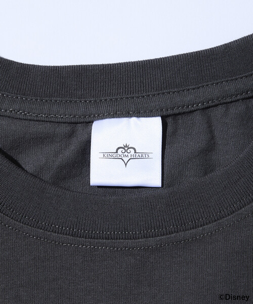 FREAK'S STORE(フリークスストア)の「FREAK’S STORE/フリークスストア KINGDOM HEARTS II /ROXAS/SCENE TEE/キングダム ハーツ II /ロクサス/シーンTシャツ(Tシャツ/カットソー・メンズ・ホワイト/ブラック・MEDIUM/LARGE/X-LARGE)」の7枚目の写真
