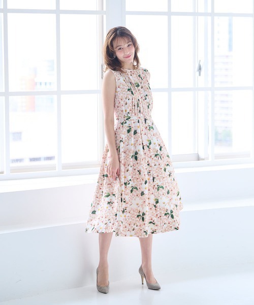 Chesty(チェスティー)の「フラワープリントワンピース(ワンピース・レディース・ベージュ/ネイビー・0/1)」の10枚目の写真