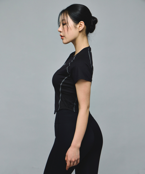 MIHAK（ミハク）の「シンボルロゴアクティブショートスリーブ（ブラック）（Tシャツ/カットソー・レディース・その他・1/2）」の7枚目の写真