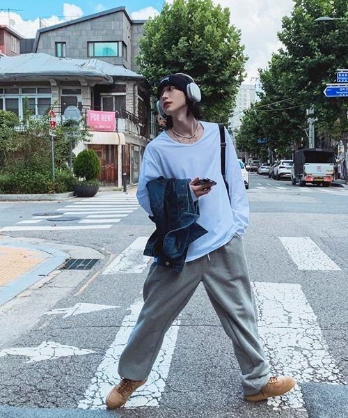 NOWLE（ノウル）の「【NOWLE】ルーズシルエット クルーネック ロングスリーブTシャツ / 無地 ロンT（Tシャツ/カットソー・メンズ・ホワイト/ブラック・SMALL/MEDIUM/LARGE/X-LARGE）」の8枚目の写真