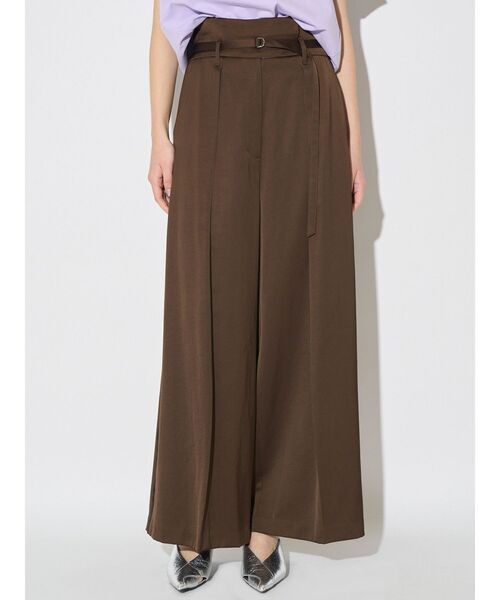 ELENDEEK(エレンディーク)の「バックサテンタックパンツ(その他パンツ・レディース・オフホワイト/ブラウン・2/1)」の3枚目の写真