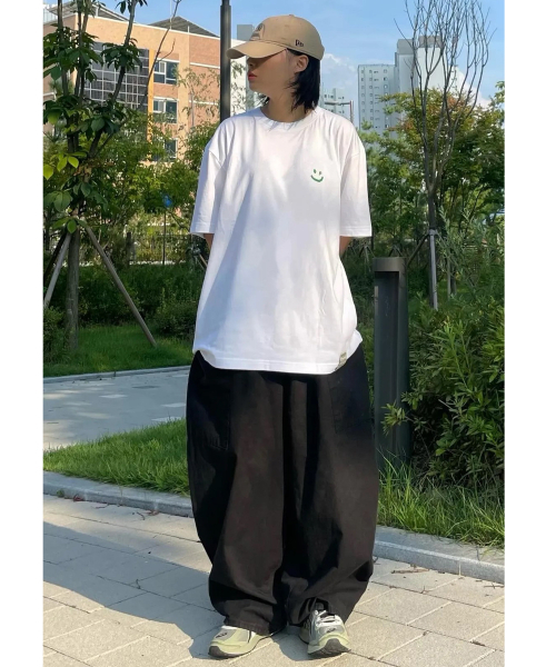 GRAVER（グレーバー）の「[ユニセックス]スモールドローイングスマイル半袖Tシャツ_ホワイト/グリーンロゴ（Tシャツ/カットソー・レディース・ホワイト・SMALL/MEDIUM/LARGE）」の11枚目の写真