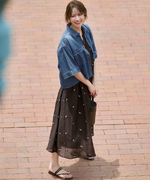 23区（ニジュウサンク）の「LIGHT DENIM クロップド シャツ（シャツ/ブラウス・レディース・スカイブルー系/ダルブルー系・38）」の7枚目の写真