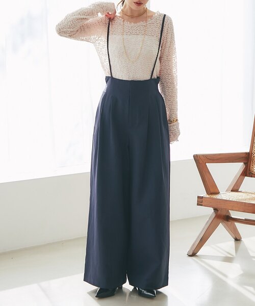 La boutique BonBon（ラブティックボンボン）の「【愛されカジュアル】ストラップ付バギーパンツ（その他パンツ・レディース・ネイビー/ライトベージュ・38/36）」の7枚目の写真