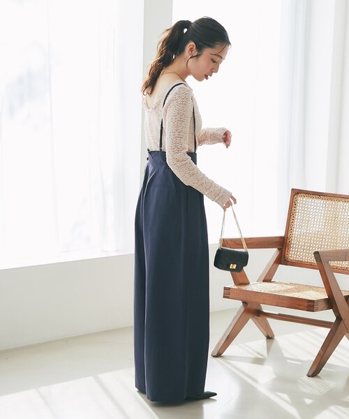 La boutique BonBon（ラブティックボンボン）の「【愛されカジュアル】ストラップ付バギーパンツ（その他パンツ・レディース・ネイビー/ライトベージュ・38/36）」の9枚目の写真