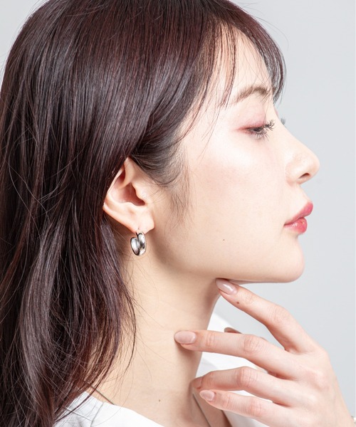JENNYBIRD(ジェニーバード)の「【JENNY BIRD/ジェニーバード】スモールフープ ピアス Staple Hoops - Small(ピアス(両耳用)・レディース・シルバー/ゴールド・FREE)」の6枚目の写真