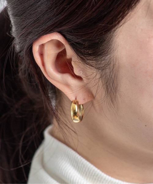 JENNYBIRD(ジェニーバード)の「【JENNY BIRD/ジェニーバード】スモールフープ ピアス Staple Hoops - Small(ピアス(両耳用)・レディース・シルバー/ゴールド・FREE)」の13枚目の写真