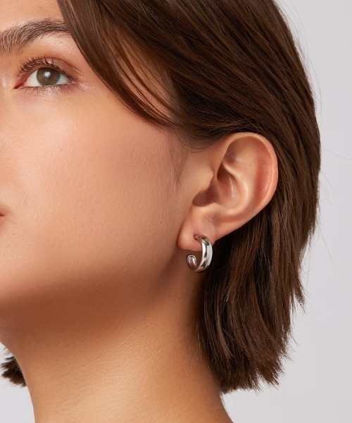 JENNYBIRD(ジェニーバード)の「【JENNY BIRD/ジェニーバード】スモールフープ ピアス Staple Hoops - Small(ピアス(両耳用)・レディース・シルバー/ゴールド・FREE)」の8枚目の写真