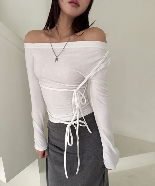 4INT.(フォイント)の「ワンオフショルダー サイド リボン ストラップ オフショルダー 長袖 Tシャツ(Tシャツ/カットソー・レディース・ブラック/チャコール/ホワイト・FREE)」の20枚目の写真