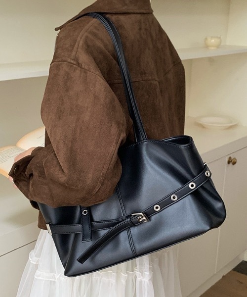 Teem Store(チームストア)の「【大容量】ベルテッドショルダーバッグ ボストンバッグ 3色展開(ショルダーバッグ・レディース・ブラウン/ホワイト/ブラック・F)」の2枚目の写真
