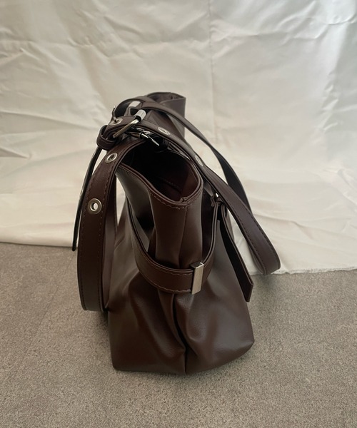 Teem Store(チームストア)の「【大容量】ベルテッドショルダーバッグ ボストンバッグ 3色展開(ショルダーバッグ・レディース・ブラウン/ホワイト/ブラック・F)」の16枚目の写真