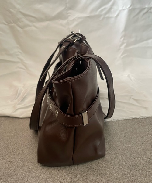 Teem Store(チームストア)の「【大容量】ベルテッドショルダーバッグ ボストンバッグ 3色展開(ショルダーバッグ・レディース・ブラウン/ホワイト/ブラック・F)」の18枚目の写真