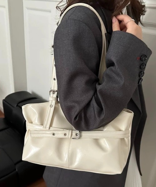 Teem Store(チームストア)の「【大容量】ベルテッドショルダーバッグ ボストンバッグ 3色展開(ショルダーバッグ・レディース・ブラウン/ホワイト/ブラック・F)」の12枚目の写真