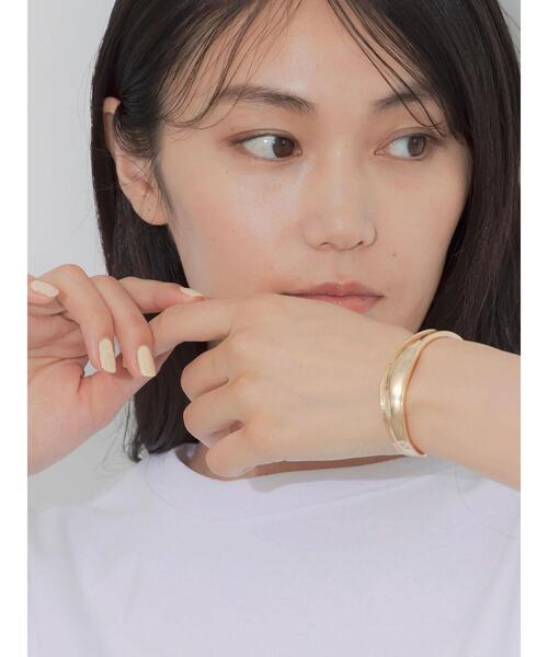 Te chichi(テチチ)の「ニュアンスメタルバングル(ブレスレット・レディース・ゴールド/シルバー・F)」の3枚目の写真